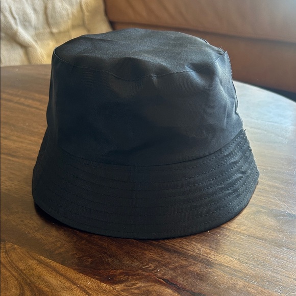 NWOT Reversible Plaid Bucket Hat - Picture 2 of 3